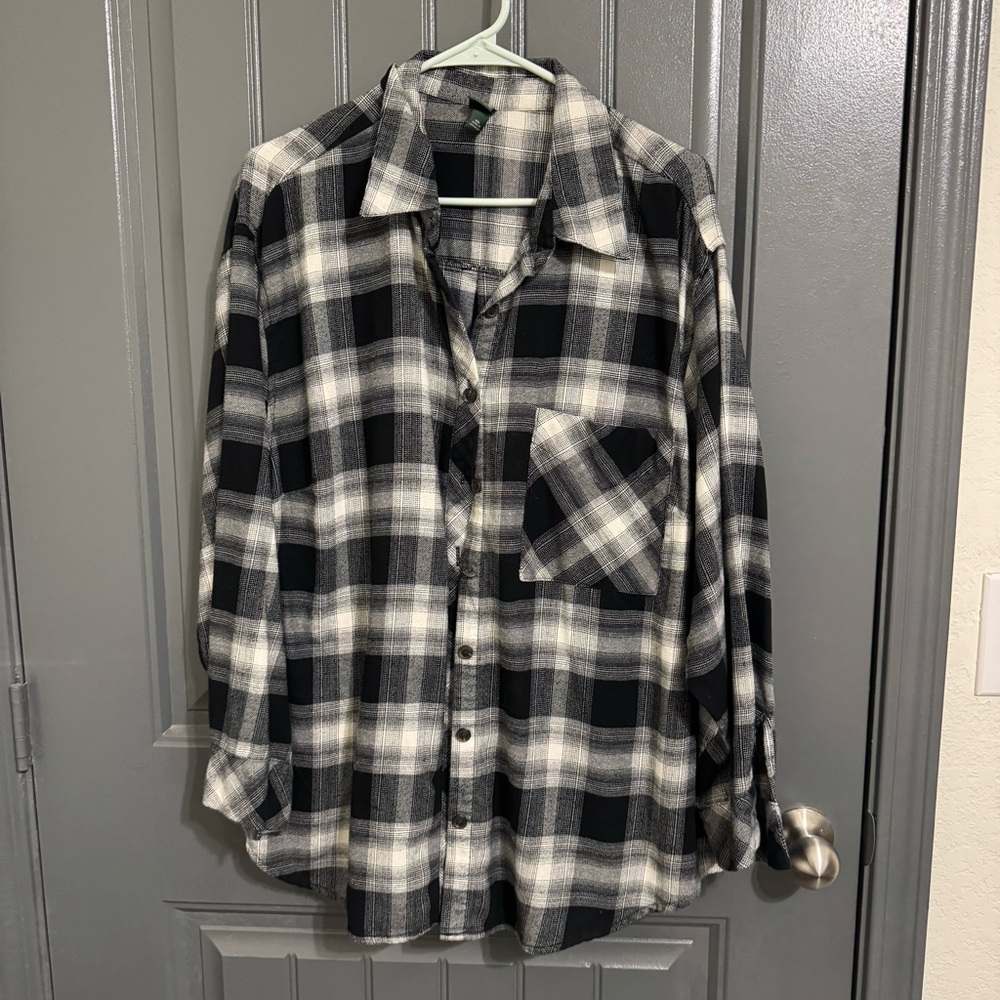 Wild Fable Black and White Plaid Button-Up Shirt